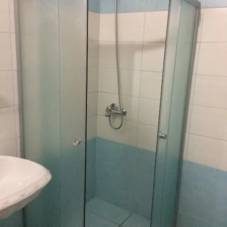 Thanasi Apartamento Gjashtë